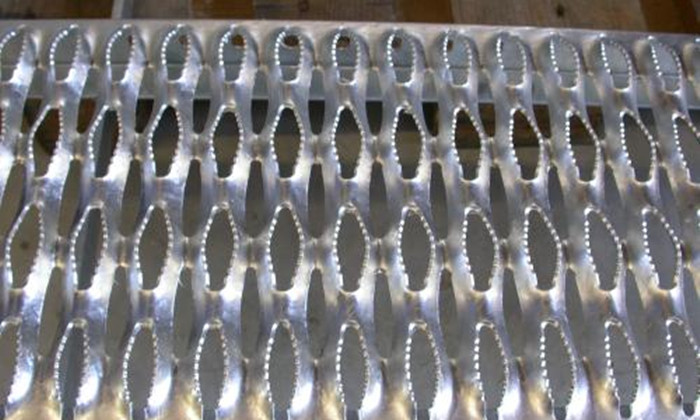 鋁板鱷魚(yú)嘴防滑板